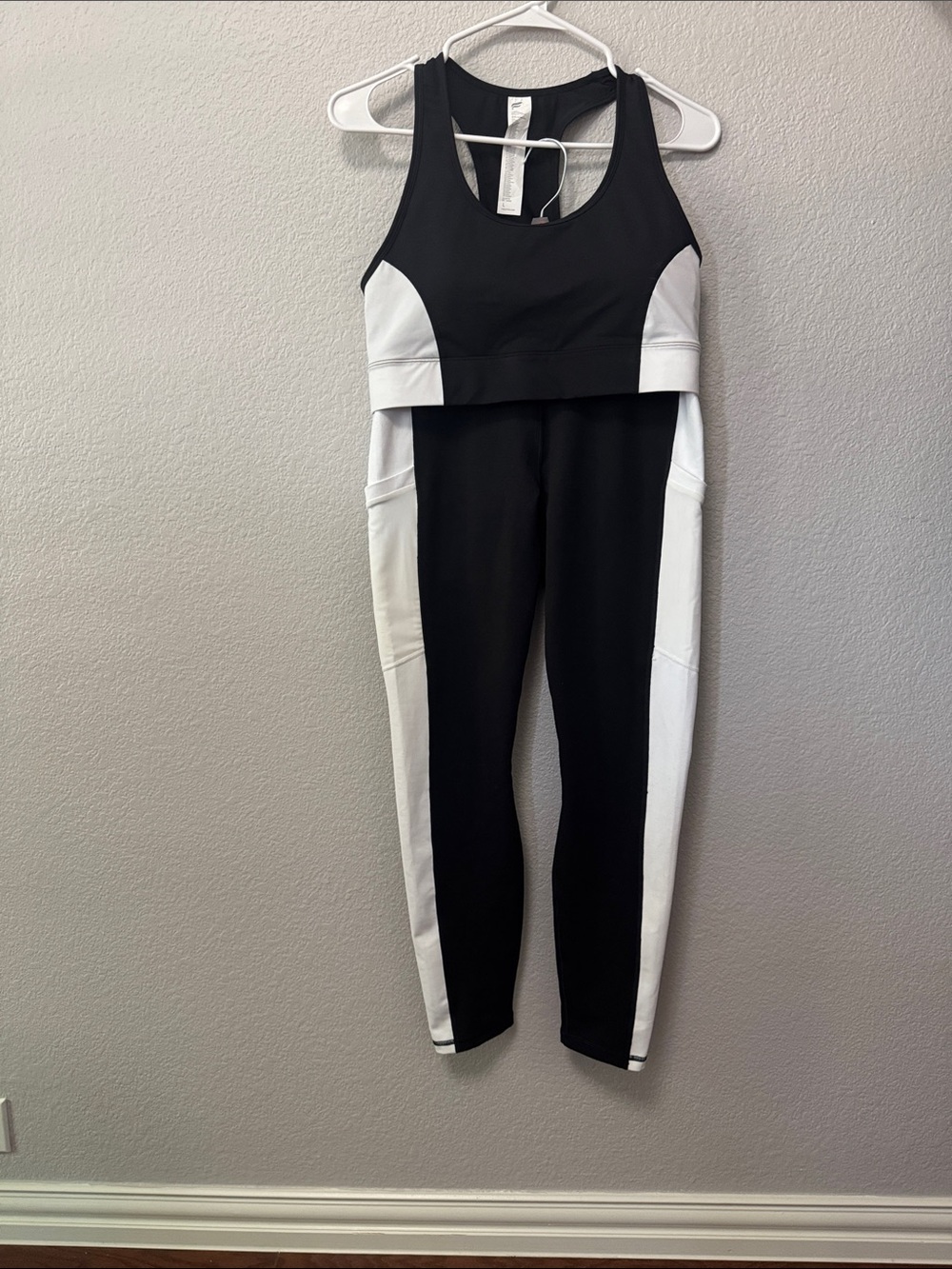 Fabletics Black and White Colorblock Matching Leggings and Sports Bra